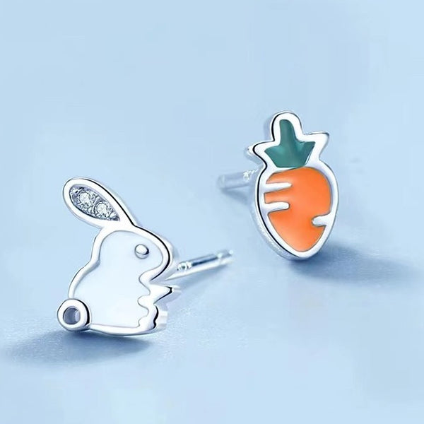 Pulling Radish Rabbit Stud Earring